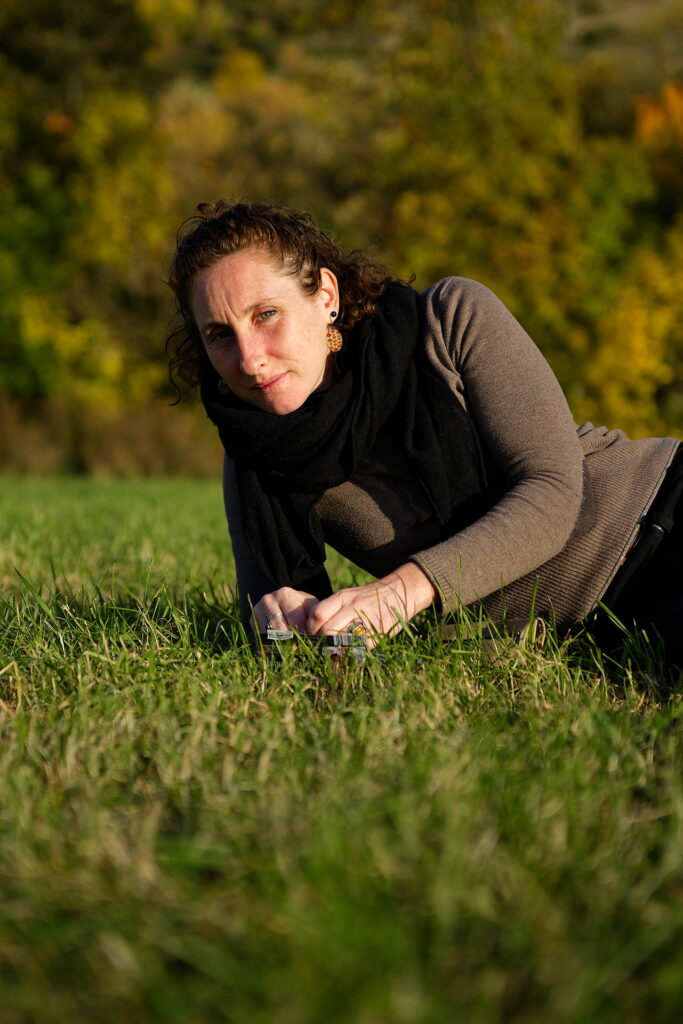 Femme portrait allongé